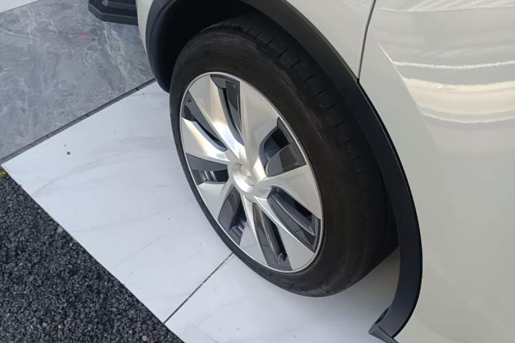 Used Tesla Model Y 2022 Revised Version Rear-Wheel Drive Right Rear Wheel Hub