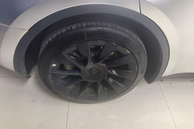 Used Tesla Model Y 2022 Revised Version Rear-Wheel Drive Right Rear Wheel Hub