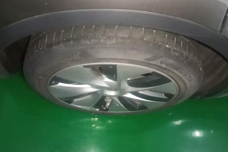 Used Tesla Model Y 2022 Revised Version Long-Range All-Wheel Drive Right Rear Wheel Hub