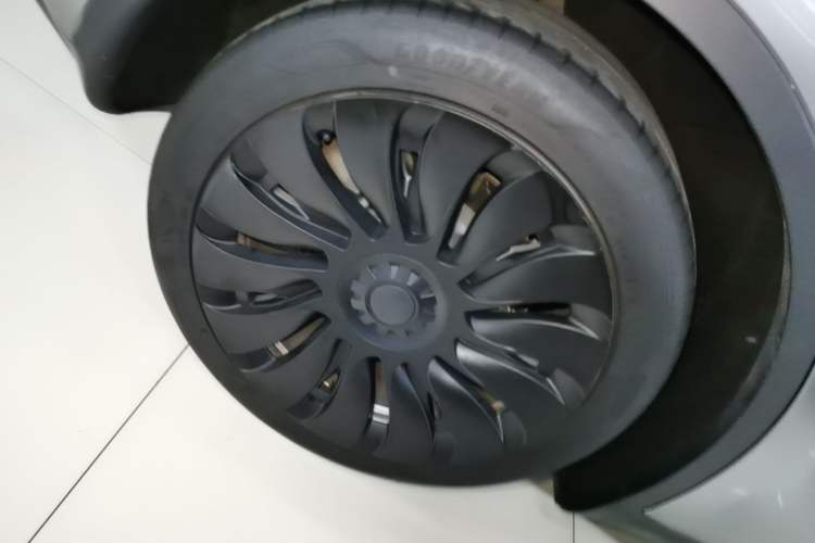 Used Tesla Model Y 2022 Revised Version Rear-Wheel Drive Right Rear Wheel Hub