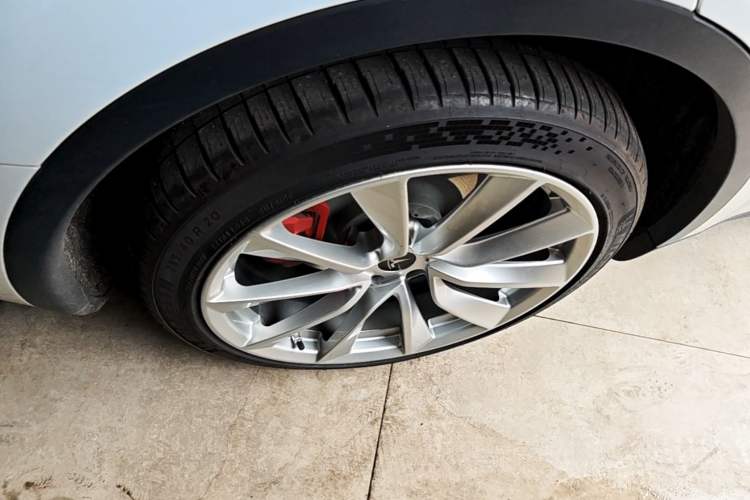 Used Tesla Model Y 2022 Rear-Wheel-Drive Version Right Rear Wheel Hub
