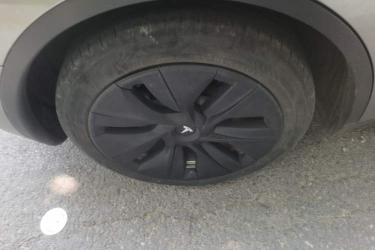 Used Tesla Model Y 2022 Rear-Wheel-Drive Version Right Rear Wheel Hub