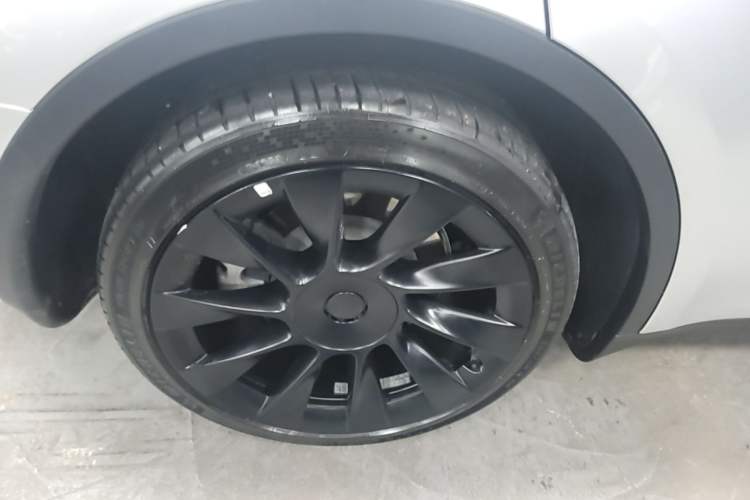Used Tesla Model Y 2022 Revised Version Rear-Wheel Drive Right Rear Wheel Hub