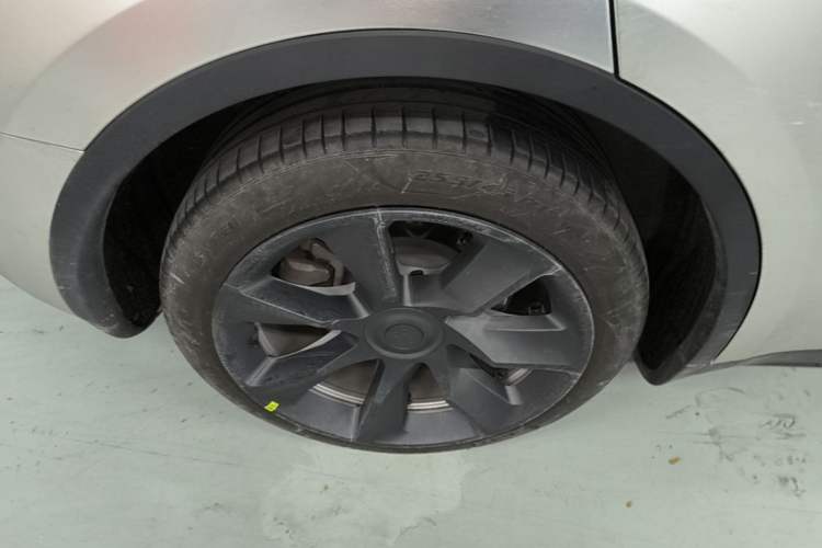 Used Tesla Model Y 2022 Revised Version Rear-Wheel Drive Right Rear Wheel Hub