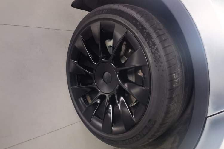 Used Tesla Model Y 2022 Revised Version Rear-Wheel Drive Right Rear Wheel Hub