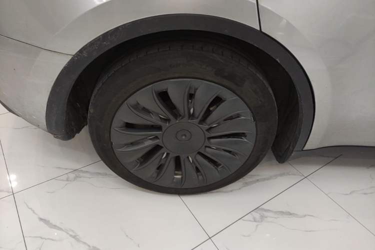 Used Tesla Model Y 2022 Rear-Wheel-Drive Version Right Rear Wheel Hub