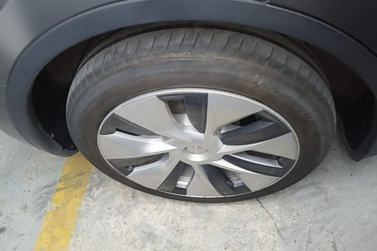 Used Tesla Model Y 2022 Rear-Wheel-Drive Version Right Rear Wheel Hub