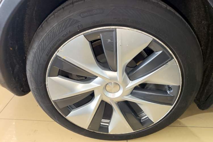 Used Tesla Model Y 2022 Revised Version Rear-Wheel Drive Right Rear Wheel Hub
