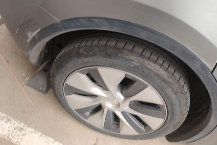 Used Tesla Model Y 2022 Long-Range All-Wheel-Drive Version Right Rear Wheel Hub