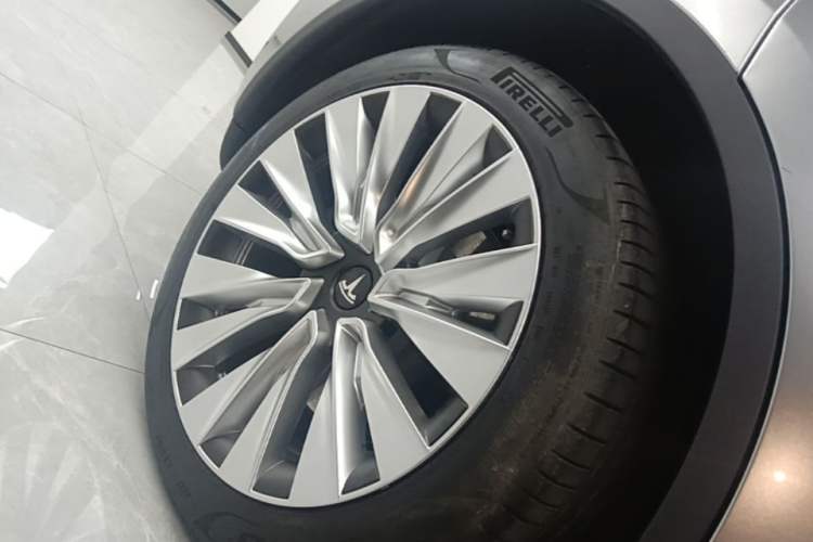 Used Tesla Model Y 2022 Rear-Wheel-Drive Version Right Rear Wheel Hub