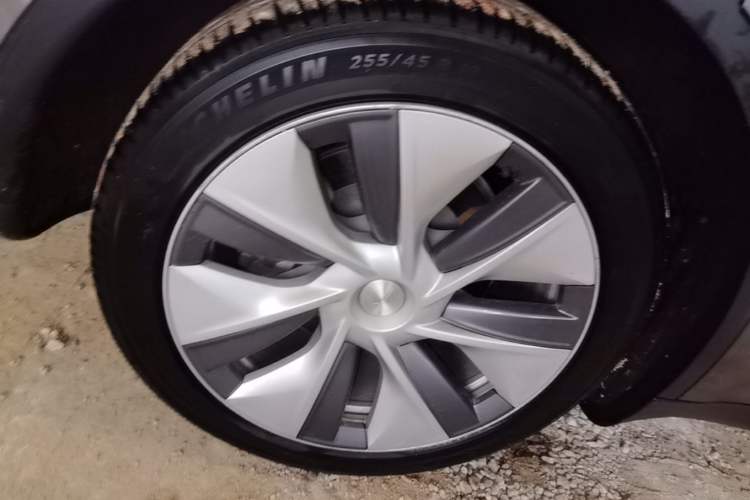 Used Tesla Model Y 2022 Rear-Wheel-Drive Version Right Rear Wheel Hub