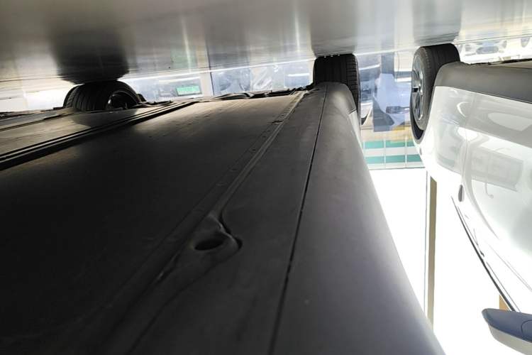 Used Tesla Model Y 2022 Rear-Wheel-Drive Version Right Side Sill