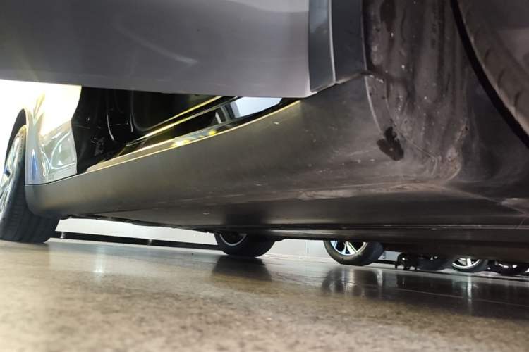 Used Tesla Model Y 2022 Revised Version Rear-Wheel Drive Right Side Sill