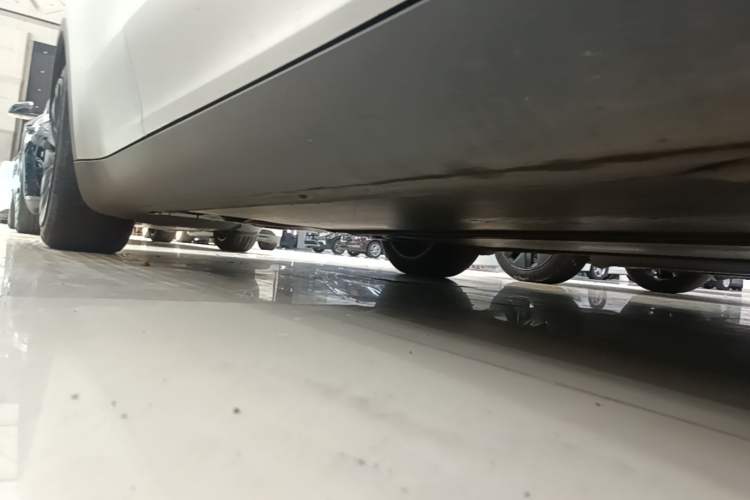 Used Tesla Model Y 2022 Rear-Wheel-Drive Version Right Side Sill