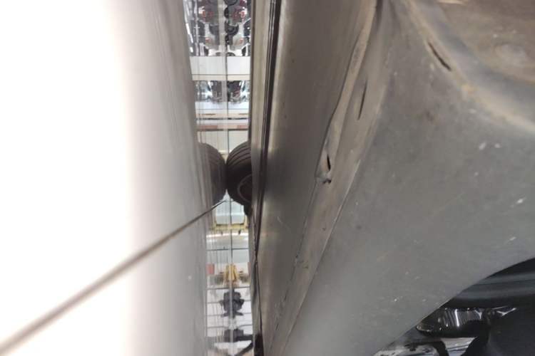 Used Tesla Model Y 2022 Rear-Wheel-Drive Version Right Side Sill
