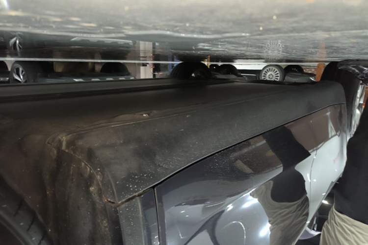 Used Tesla Model Y 2022 Long-Range All-Wheel-Drive Version Right Side Sill