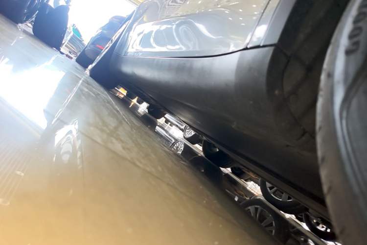 Used Tesla Model Y 2022 Revised Version Rear-Wheel Drive Right Side Sill