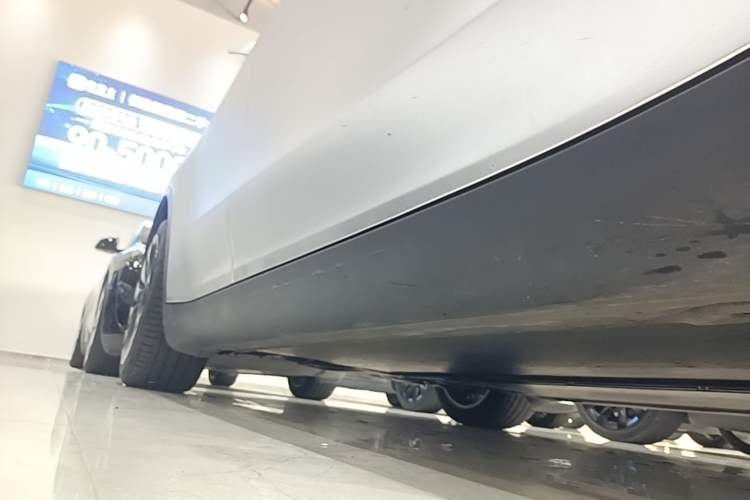 Used Tesla Model Y 2022 Rear-Wheel-Drive Version Right Side Sill