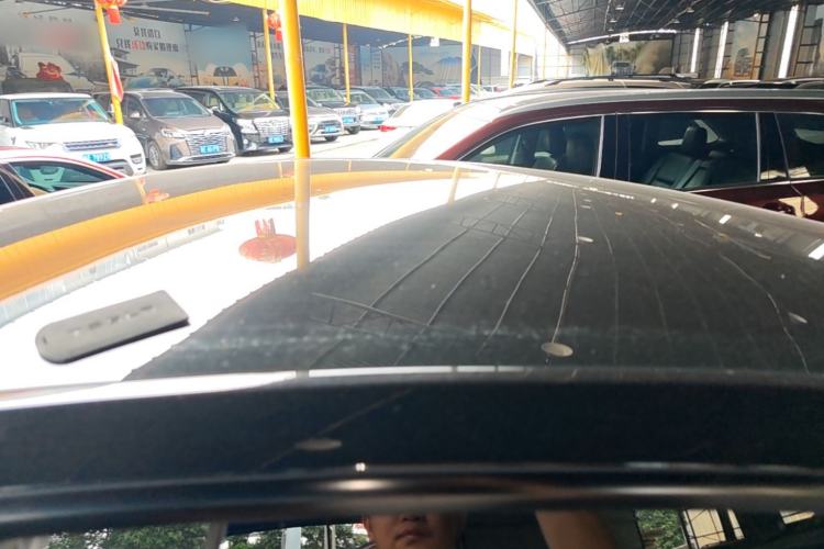 Used Tesla Model Y 2022 Rear-Wheel-Drive Version Roof