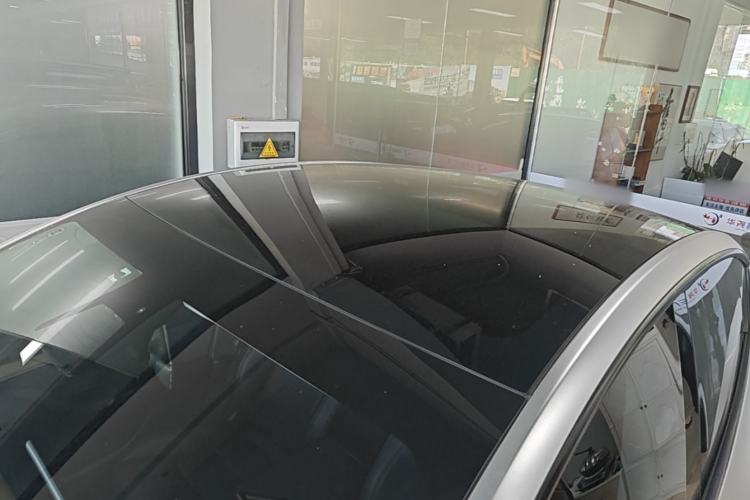 Used Tesla Model Y 2022 Rear-Wheel-Drive Version Roof