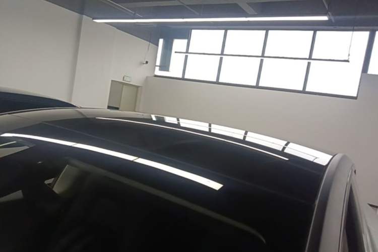 Used Tesla Model Y 2022 Rear-Wheel-Drive Version Roof