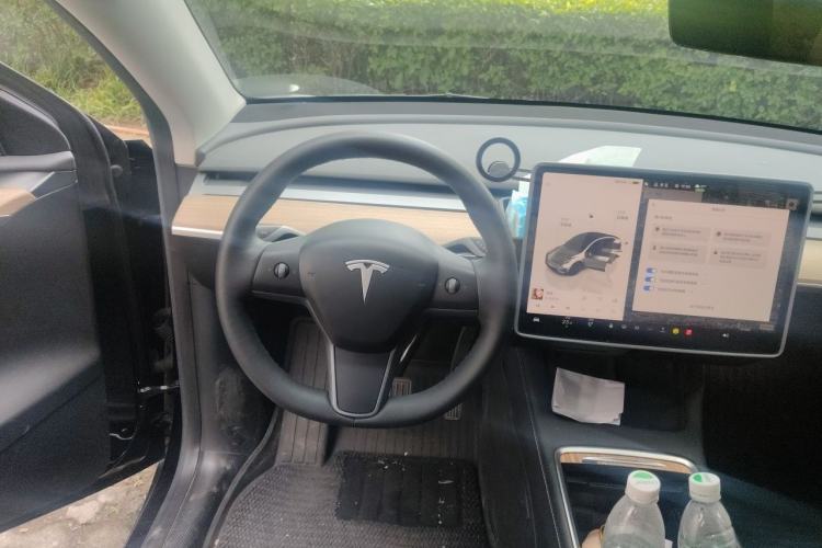 Used Tesla Model Y 2022 Long-Range All-Wheel-Drive Version Steering Wheel
