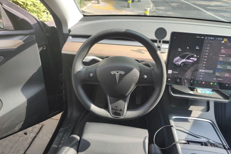 Used Tesla Model Y 2022 Rear-Wheel-Drive Version Steering Wheel