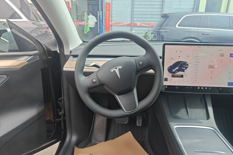 Used Tesla Model Y 2022 Long-Range All-Wheel-Drive Version Steering Wheel