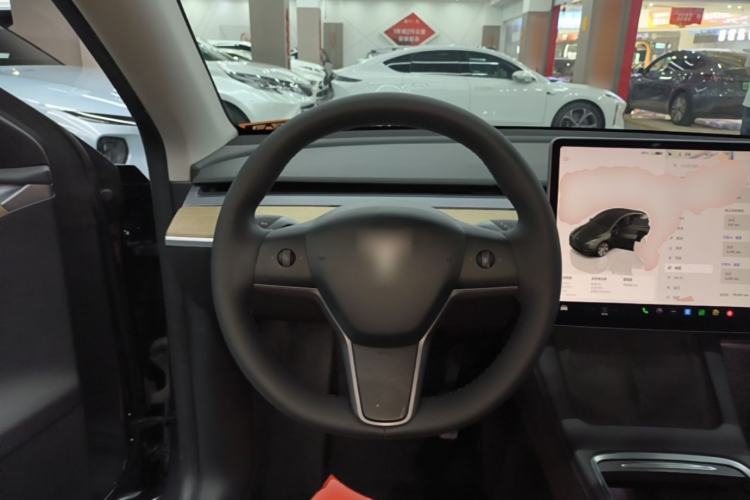 Used Tesla Model Y 2022 Long-Range All-Wheel-Drive Version Steering Wheel