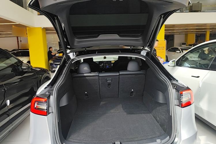 Used Tesla Model Y 2022 Rear-Wheel-Drive Version Trunk