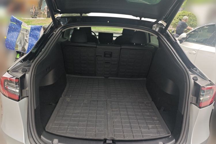Used Tesla Model Y 2022 Long-Range All-Wheel-Drive Version Trunk