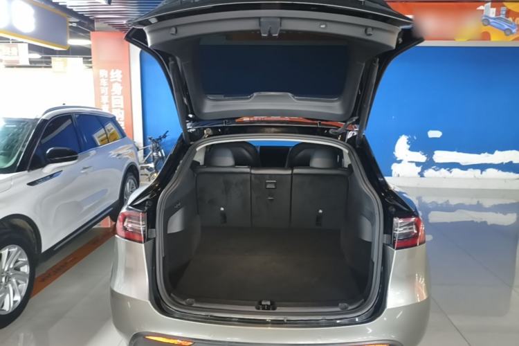 Used Tesla Model Y 2022 Rear-Wheel-Drive Version Trunk