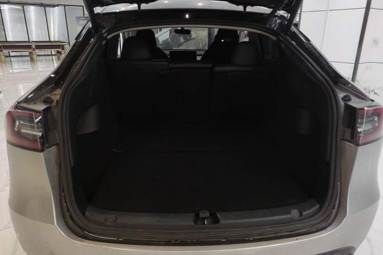 Used Tesla Model Y 2022 Rear-Wheel-Drive Version Trunk