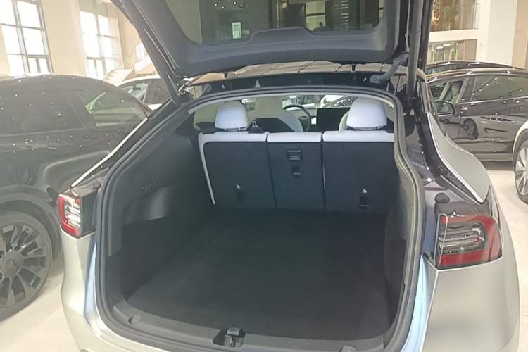 Used Tesla Model Y 2022 Rear-Wheel-Drive Version Trunk