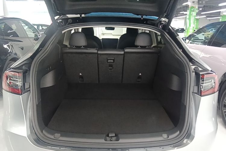 Used Tesla Model Y 2022 Rear-Wheel-Drive Version Trunk