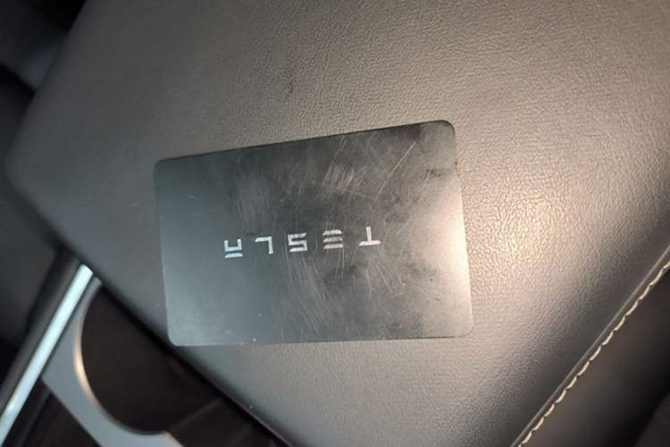 Used Tesla Model Y 2022 Long-Range All-Wheel-Drive Version Vehicle Key