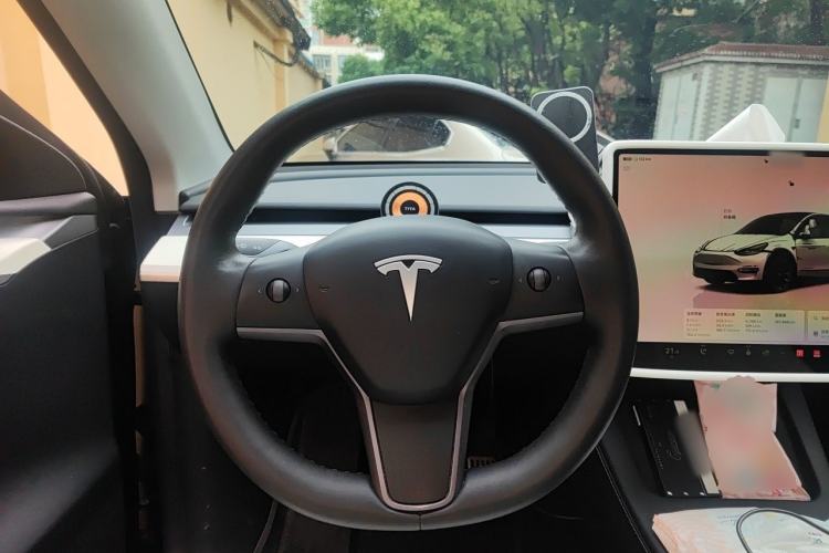 Used Tesla Model Y 2022 Long-Range All-Wheel-Drive Version Steering Wheel
