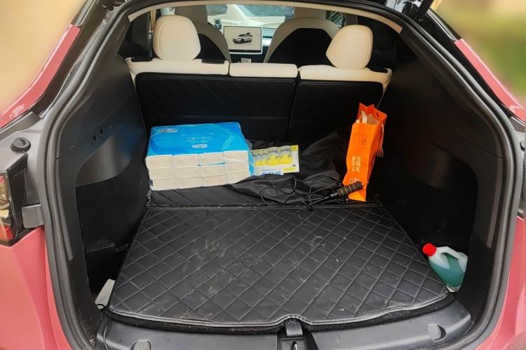 Used Tesla Model Y 2022 Long-Range All-Wheel-Drive Version Trunk