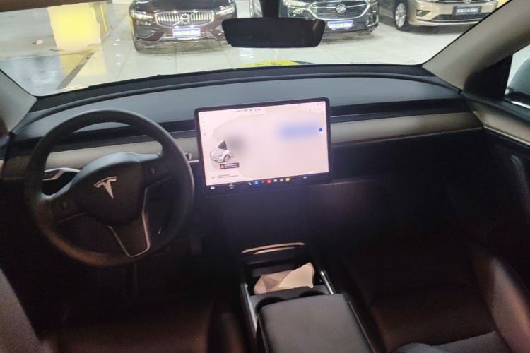 Used Tesla Model Y 2022 Long-Range All-Wheel-Drive Version Center Console