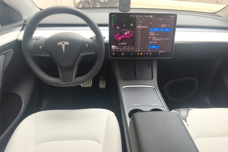 Used Tesla Model Y 2022 Performance High-Performance All-Wheel-Drive Version Center Console