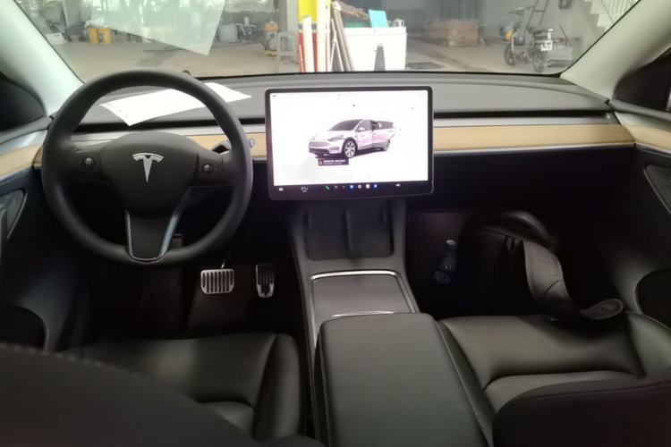 Used Tesla Model Y 2022 Rear-Wheel-Drive Version Center Console
