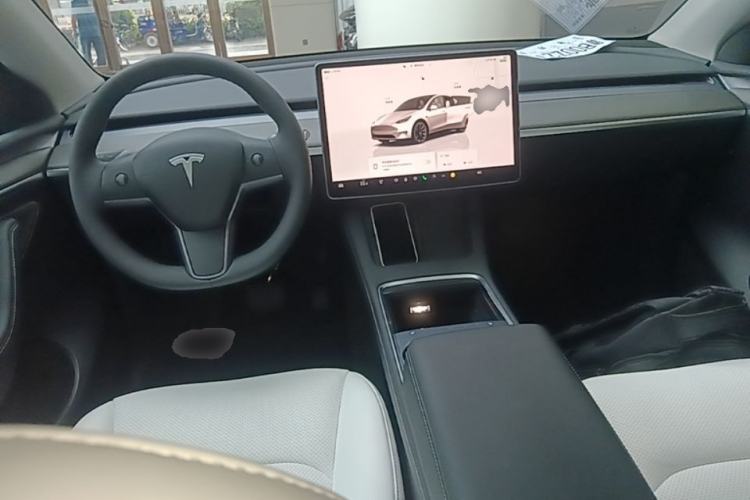 Used Tesla Model Y 2022 Rear-Wheel-Drive Version Center Console
