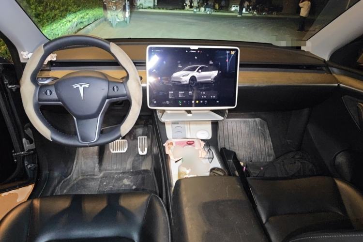 Used Tesla Model Y 2022 Revised Version Long-Range All-Wheel Drive Center Console