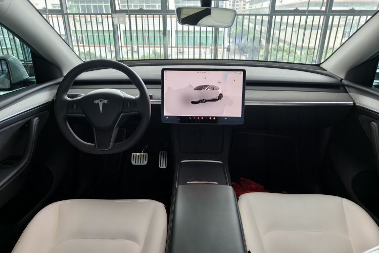 Used Tesla Model Y 2022 Long-Range All-Wheel-Drive Version Center Console