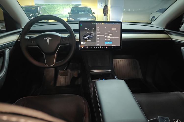 Used Tesla Model Y 2022 Revised Version Long-Range All-Wheel Drive Center Console