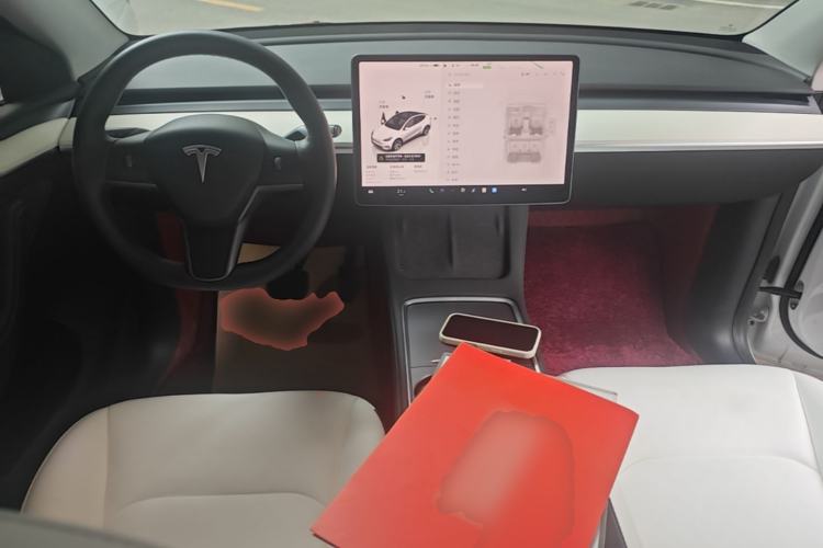 Used Tesla Model Y 2022 Long-Range All-Wheel-Drive Version Center Console