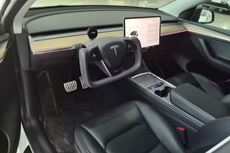 Used Tesla Model Y 2022 Performance High-Performance All-Wheel-Drive Version Center Console