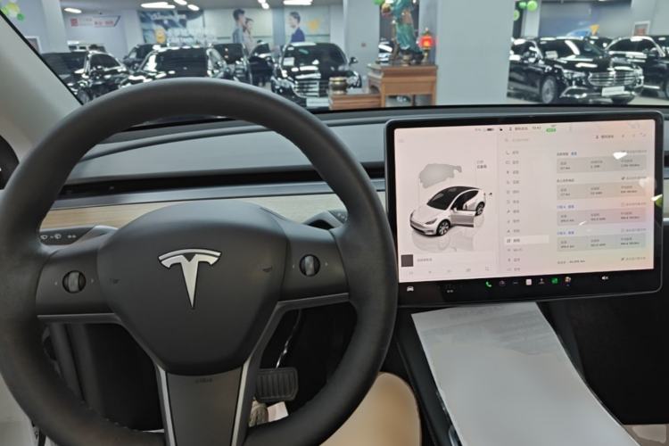 Used Tesla Model Y 2022 Long-Range All-Wheel-Drive Version Center Console