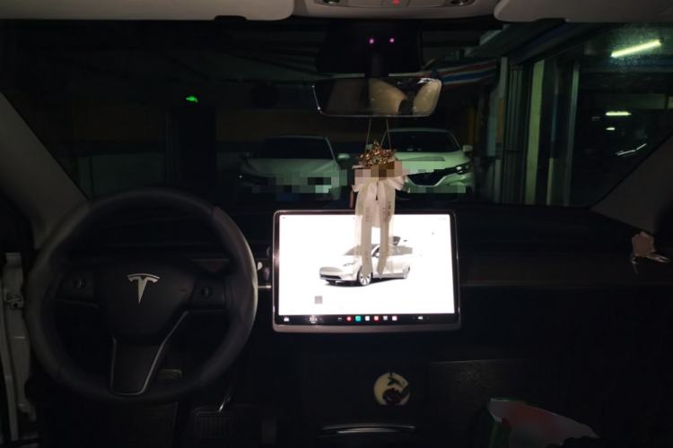 Used Tesla Model Y 2022 Rear-Wheel-Drive Version Center Console