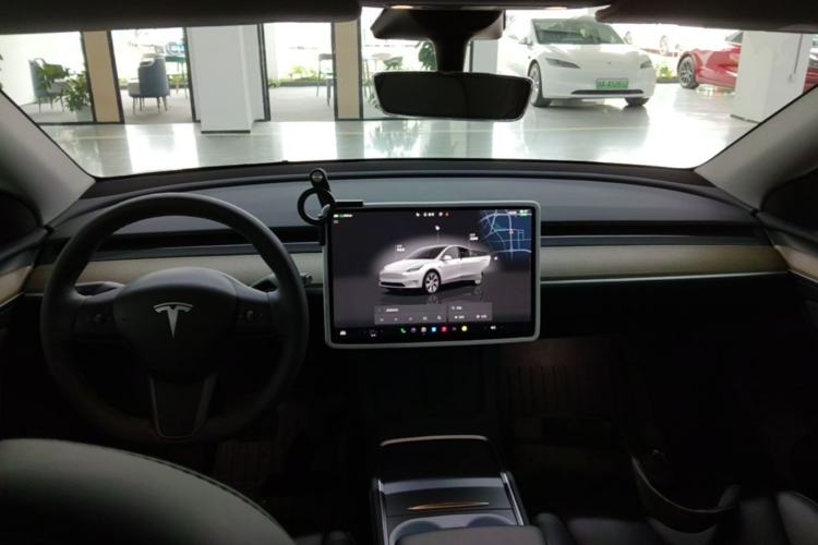 Used Tesla Model Y 2022 Revised Version Long-Range All-Wheel Drive Center Console